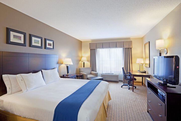 Holiday Inn Express Hotel & Suites Malone by IHG