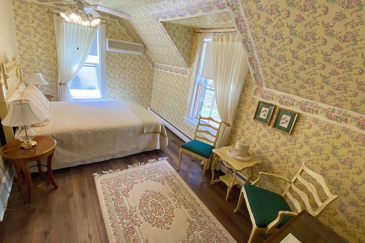 Brook Farm Inn