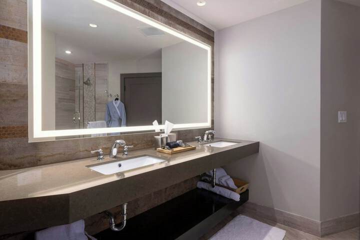 The Stella Hotel Autograph Collection