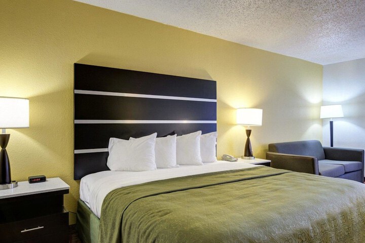 Room 18 of 31