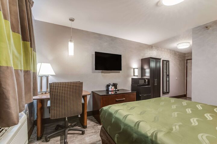Room 10 of 34