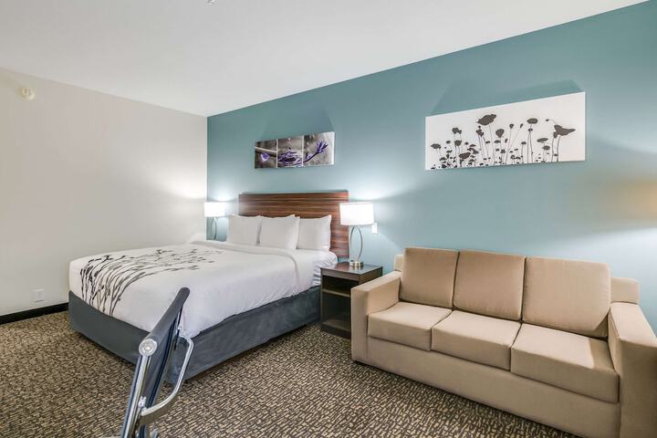 Room 10 of 34