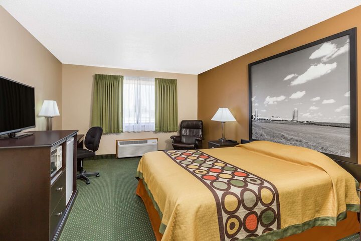 Room 9 of 15