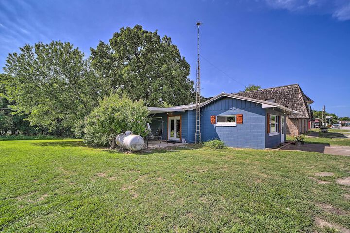 Walk to Lake: Historic Disney Home
