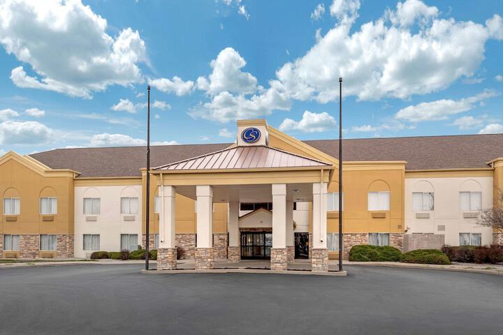 Hotel 4 of 50