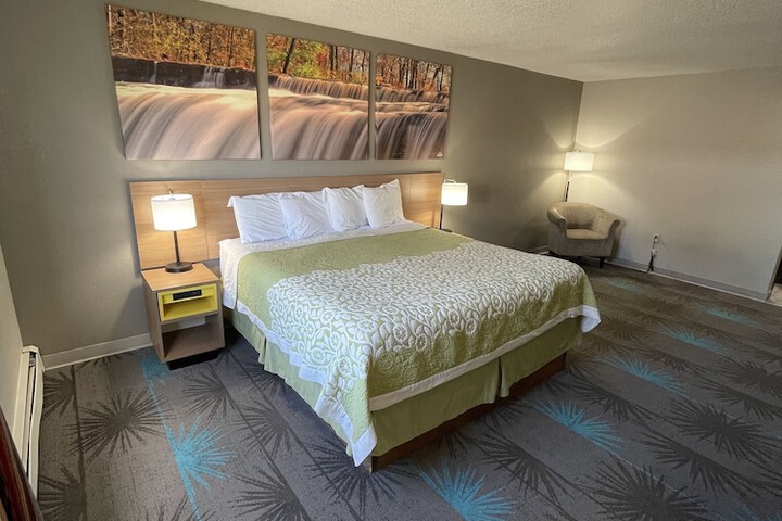 Room 13 of 27