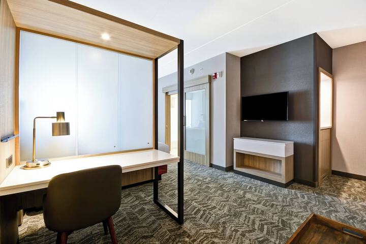 Room 30 of 39