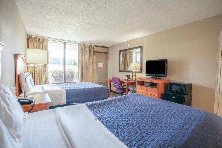OYO hotel Greensboro east I 40