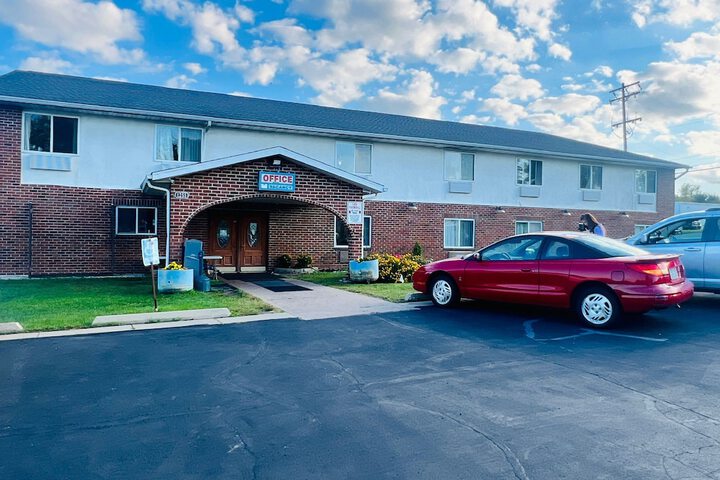 Villa Inn Motel Near Hwy 12 WI Capital O
