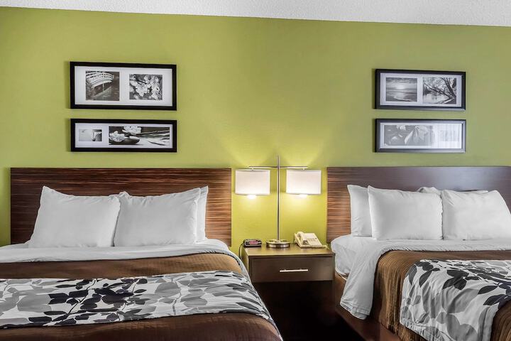 Room 32 of 43