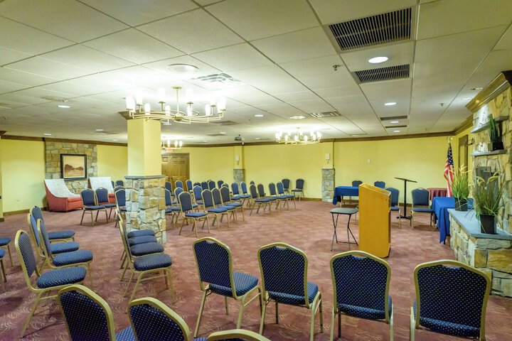 Ballroom/Hall 18 of 22