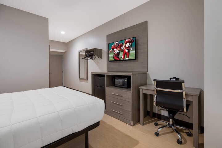 Room 32 of 34