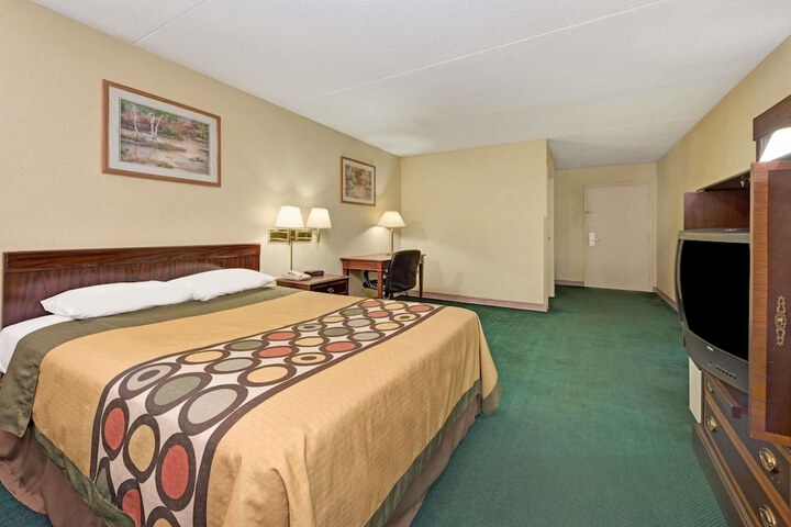 Room 28 of 32