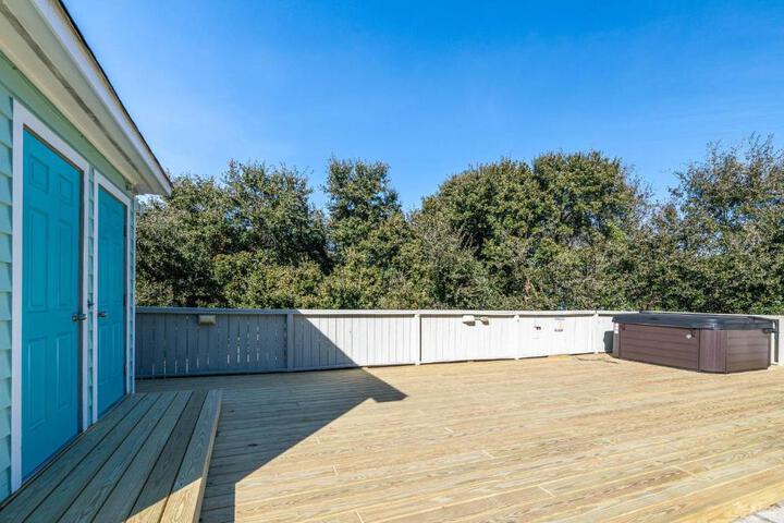 Duck R Way - Poteskeet Ocean View, 260 Yds to Beach, Pool, Hot Tub, Walk to Downtown Duck