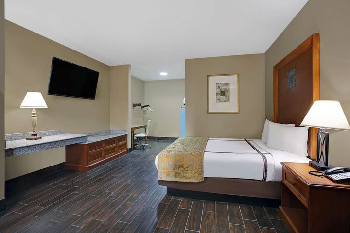 Room 22 of 48