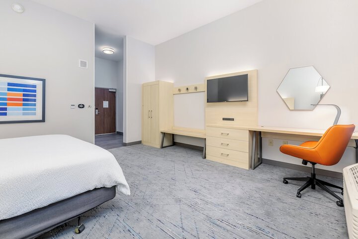 Holiday Inn Express & Suites Medford by IHG