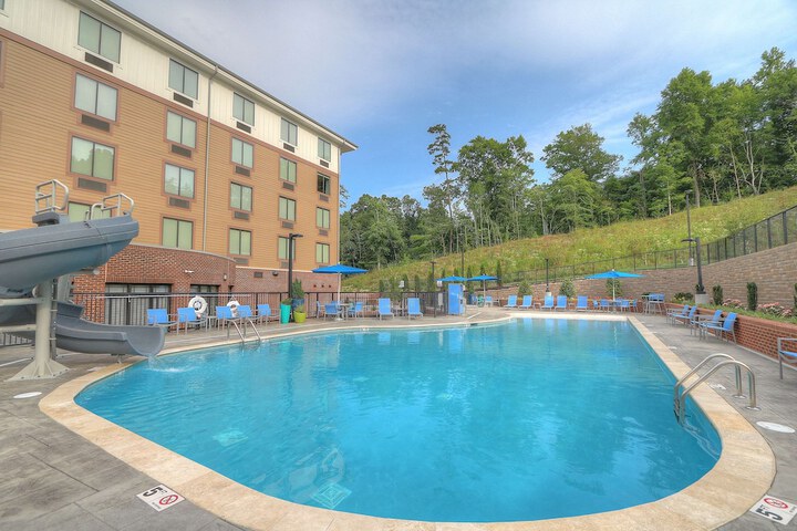 Pool 10 of 85