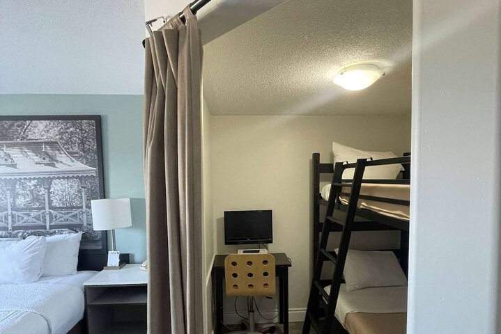 Room 27 of 67