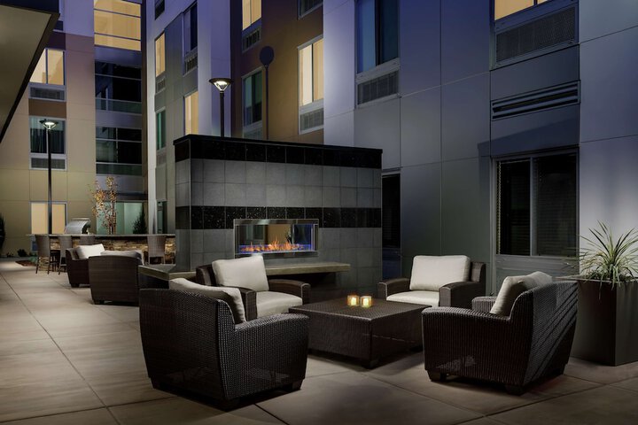 Hotel Exterior 35 of 37