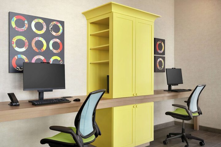Business Center 44 of 44