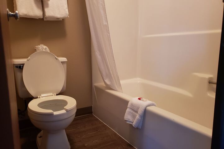 Super 8 by Wyndham Milwaukee Airport