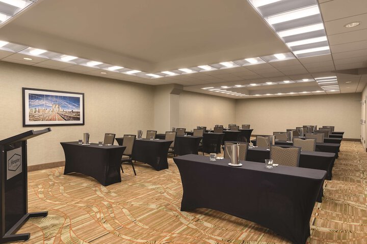 Hampton Inn New York - LaGuardia Airport
