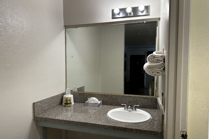 Room 17 of 19