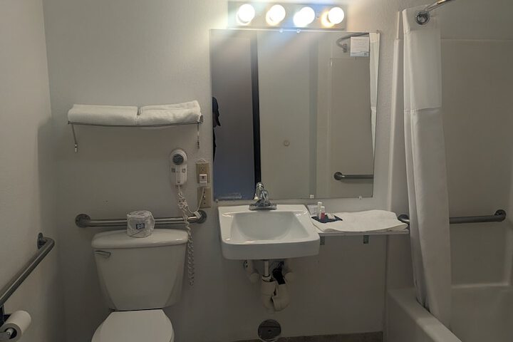 Room 35 of 47