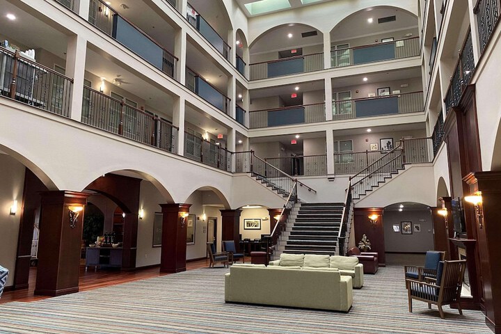 Hotel Interior 4 of 27