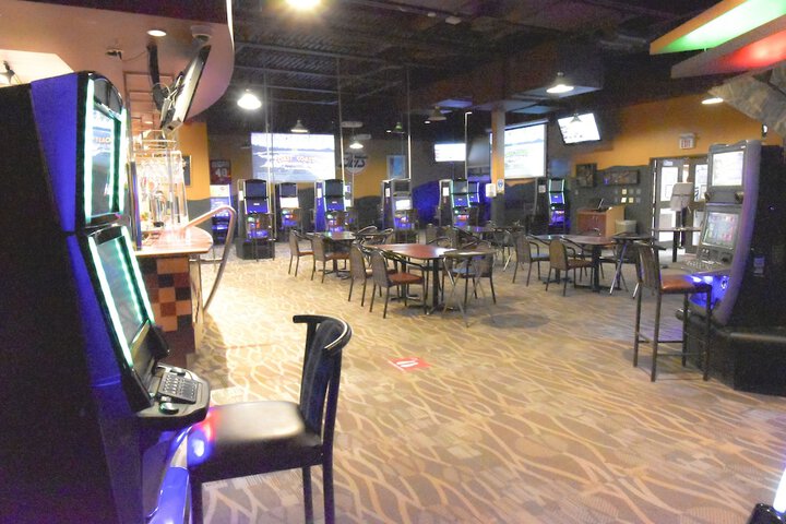 Lounge 41 of 48
