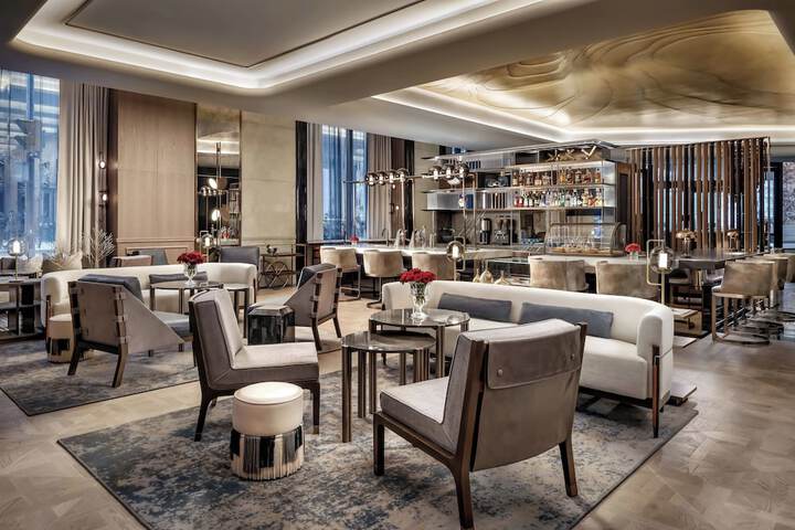 Lounge 80 of 99