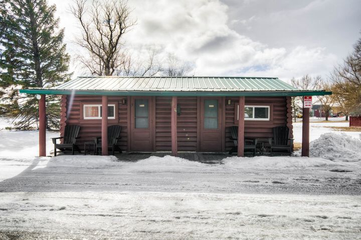 Sportsmans Lodge
