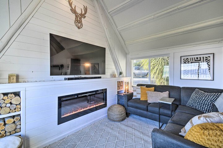 Puget Sound Cabin With Hot Tub and Water Views!