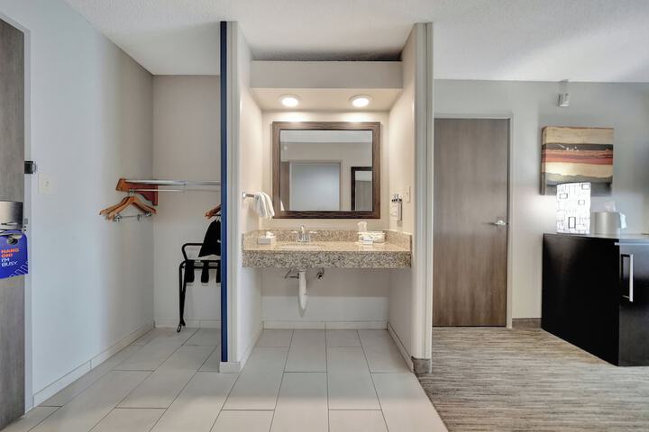 Room 72 of 163