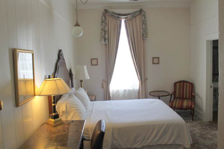 The Hotel Limpia