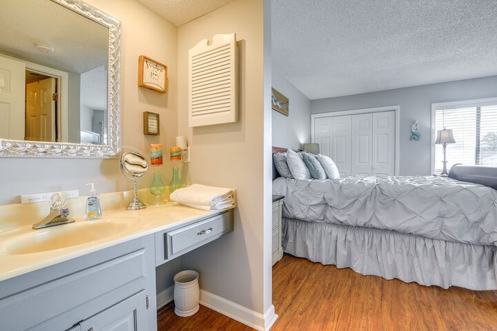 Little River Condo w / Pool Access - Near Beaches!