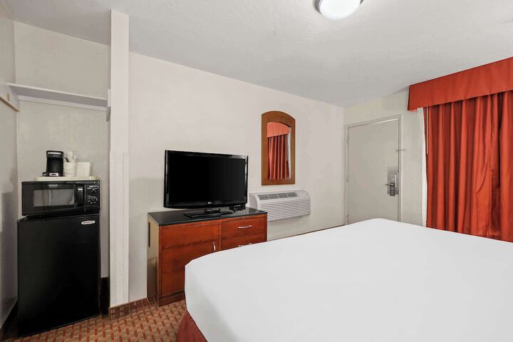 Room 10 of 25