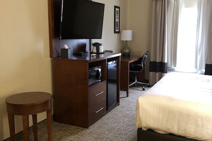 Room 4 of 28