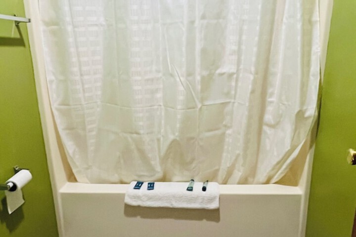 Room 21 of 25