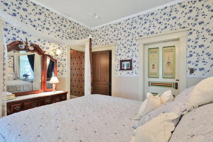 Room 48 of 69