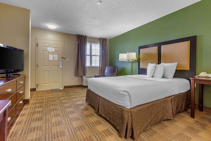 Room 25 of 28