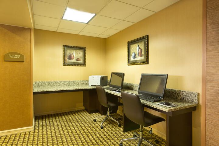 Business Center 86 of 88