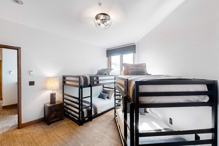 Room 33 of 40
