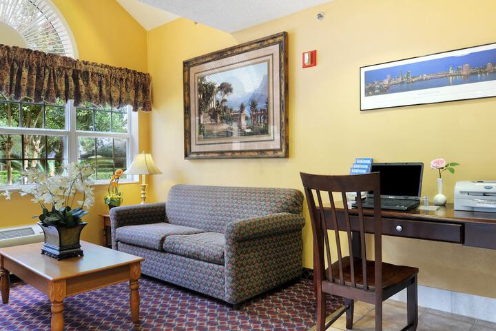 Business Center 18 of 18