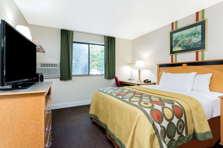 Room 5 of 17