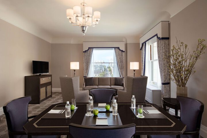 Room 27 of 161