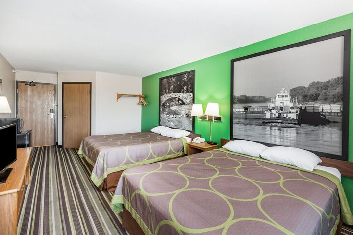 Room 6 of 16