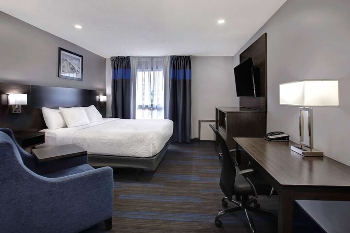 Room 6 of 38