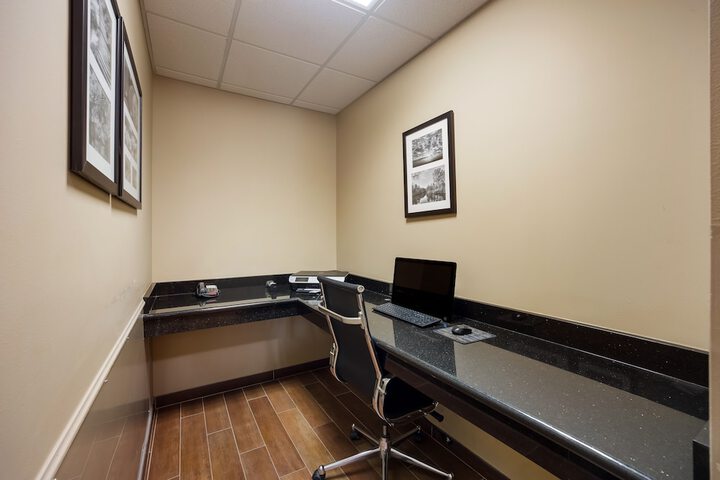 Business Center 34 of 34