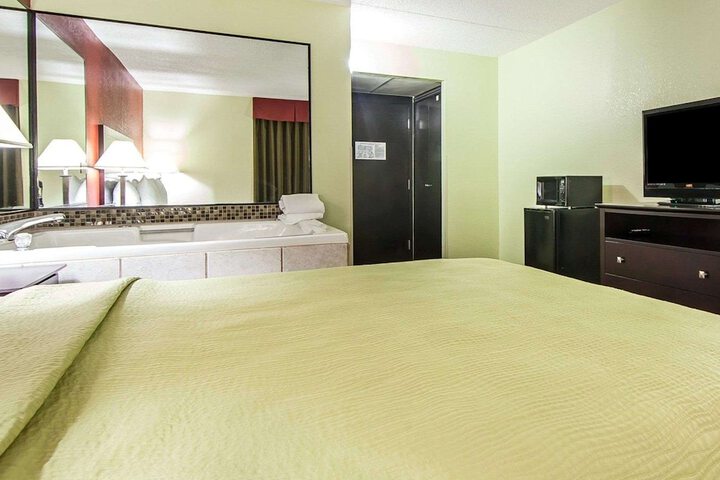 Room 15 of 32